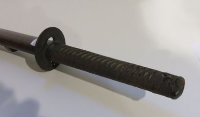 JAPON
Wakizashi dans son fourreau en bois...
