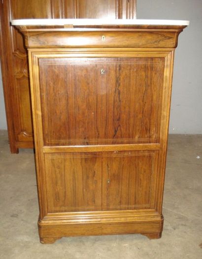 Secrétaire en placage de palissandre et filets...