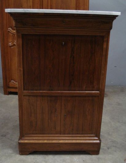 Secrétaire en placage de palissandre et filets...