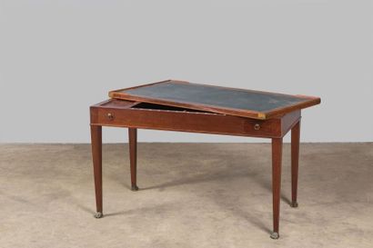 Table tric-trac en acajou et placage d'acajou,...