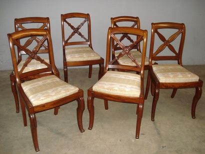 Suite de six chaises en acajou et placage...