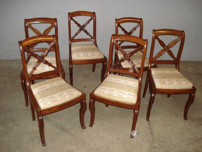 Suite de six chaises en acajou et placage...