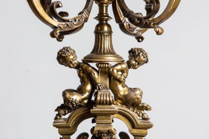Paire de candélabres en bronze ciselé et...