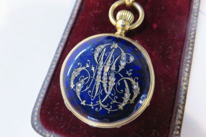 Montre de col en or, le boîtier émaillé bleu...