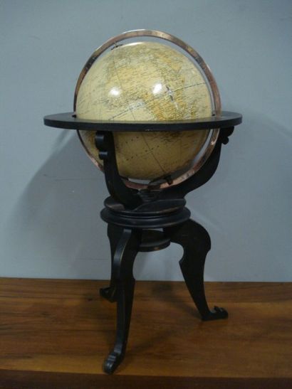 Globe terrestre en carton et papier imprimé...