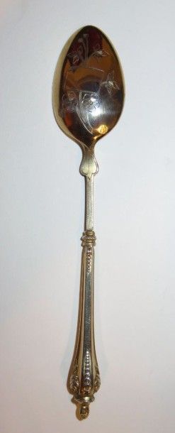 Série de douze cuillers à thé en argent doré....