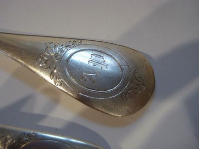 Série de douze couverts de table en argent....