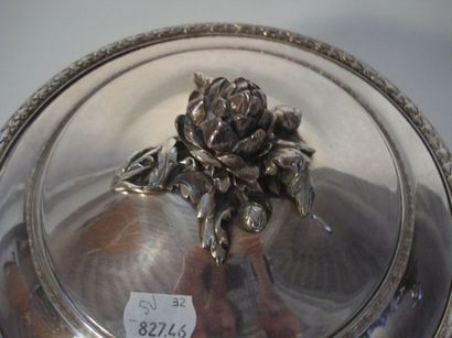 Légumier en métal argenté. Modèle uni de...