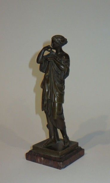 École du XIXe siècle
Femme vêtue à l'antique...