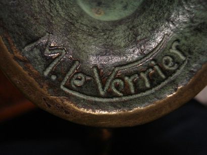 Max LEVERRIER, 1891-1973
Coupe en bronze...