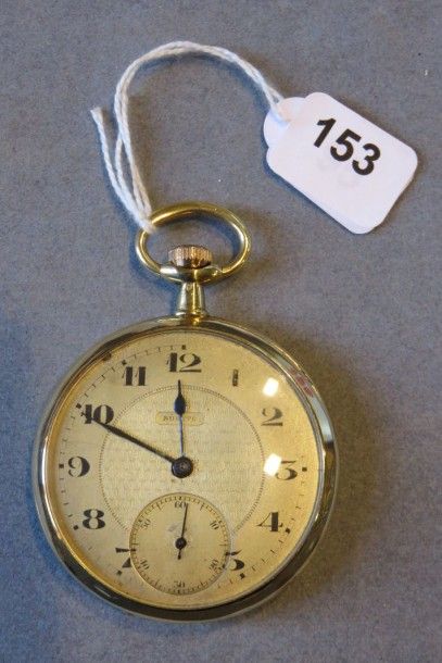 Montre de poche d'homme en or à fond ciselé...
