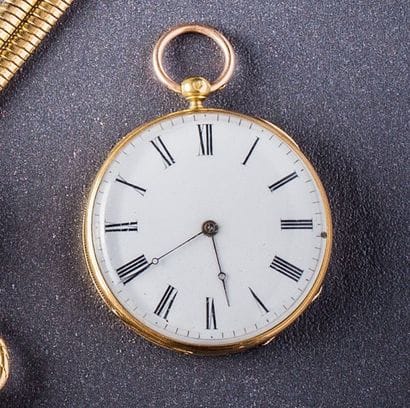Montre de poche en or jaune à fond ciselé,...