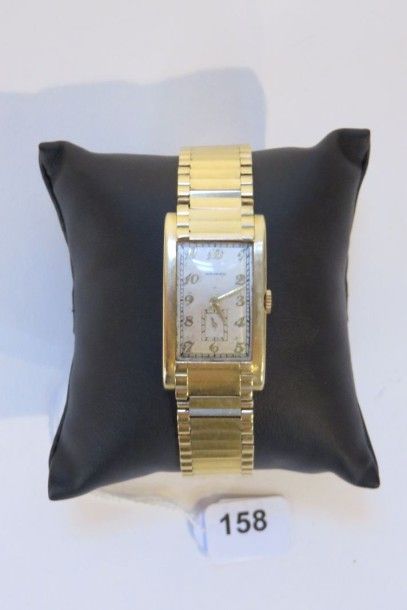 MOVADO
Montre tour de bras en or jaune, MOVADO,...