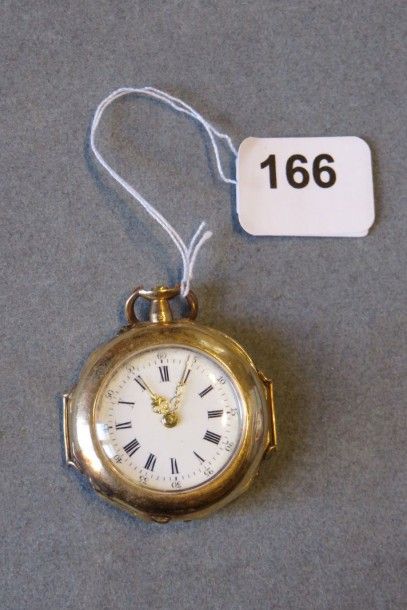 Montre de col en or rose, fond ciselé. Vers...