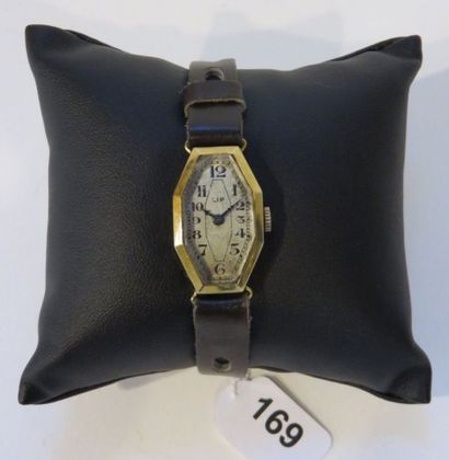 LIP
Montre de dame en or LIP, de forme octogonale,...