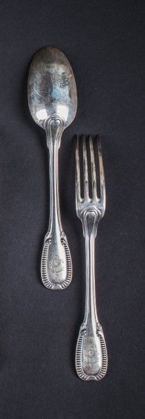 Ensemble de couverts de table en argent....