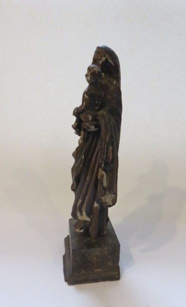 Vierge à l'Enfant en bois sculpté, traces...