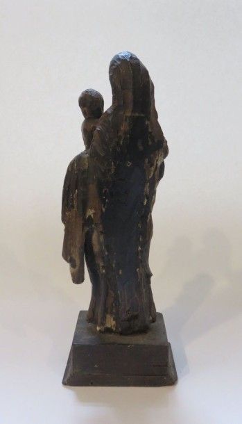 Vierge à l'Enfant en bois sculpté, traces...
