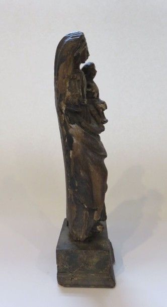Vierge à l'Enfant en bois sculpté, traces...