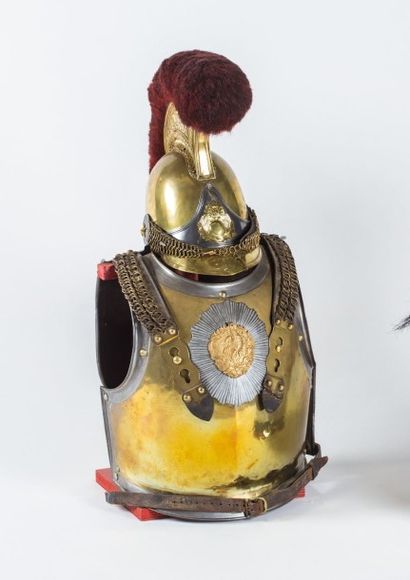 Ensemble casque et cuirasse de carabinier....