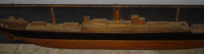 Demi-coque en sapin du bateau à vapeur 
