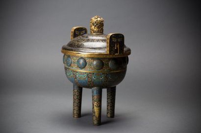 CHINE
Brûle parfum en bronze et émaux cloisonnés...