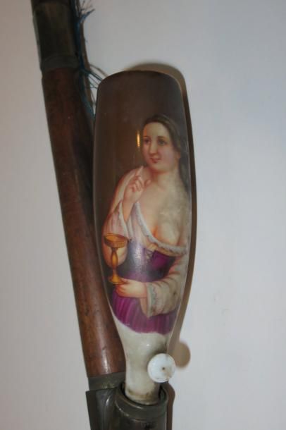 Pipe en écume de mer et corne à motifs sculptés...