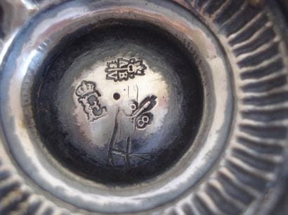 Timbale en argent. Modèle uni posant sur...
