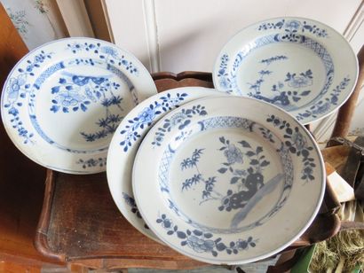 CHINE
Ensemble de huit assiettes creuses...