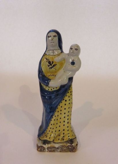 Vierge à l'Enfant en faïence polychrome,...
