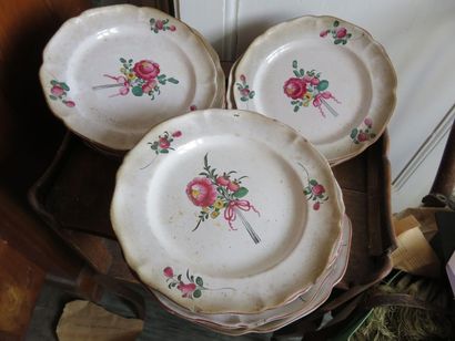 LUNEVILLE
Série de quinze assiettes en faïence...