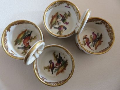 MEISSEN
Paire de petits salerons en porcelaine...