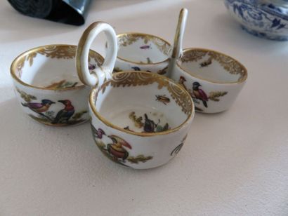 MEISSEN
Paire de petits salerons en porcelaine...