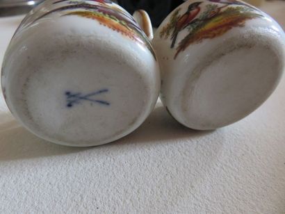 MEISSEN
Paire de petits salerons en porcelaine...
