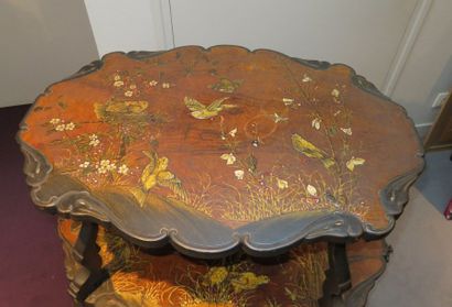Table à thé à deux plateaux chantournés à...