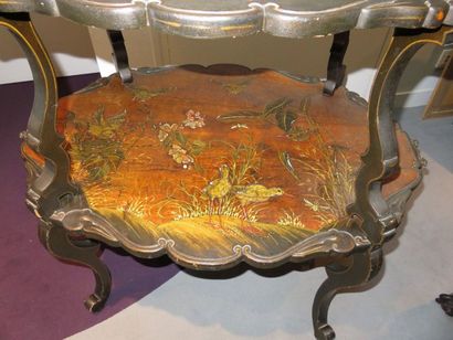 Table à thé à deux plateaux chantournés à...