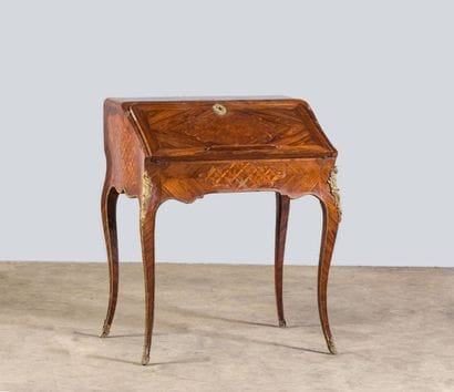 Secrétaire en pente en marqueterie de bois...