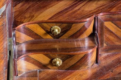 Secrétaire en pente en marqueterie de bois...