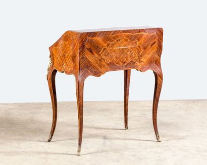 Secrétaire en pente en marqueterie de bois...
