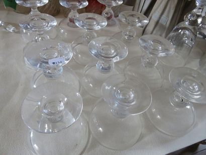 Ensemble de dix grands verres et douze coupes...