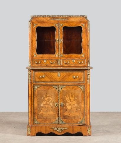 Meuble combiné: buffet-secrétaire surmonté...
