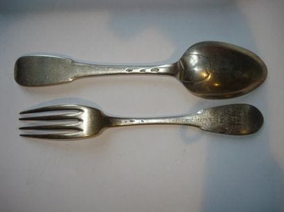 Cuiller et fourchette en argent. Modèle uniplat....
