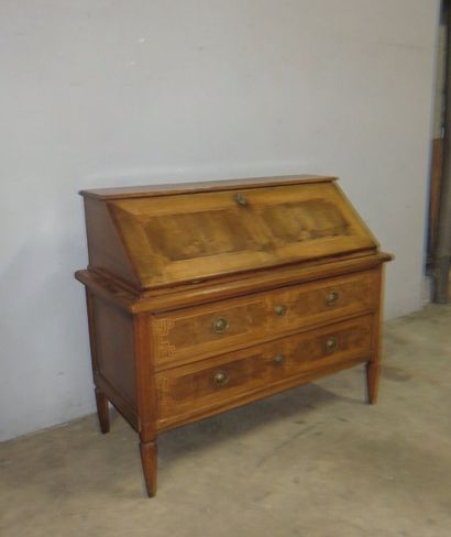 Commode scribane en noyer, placage de noyer...