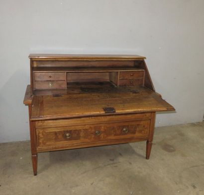 Commode scribane en noyer, placage de noyer...