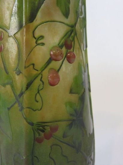 DAUM Nancy
Vase en verre à décor dégagé à...