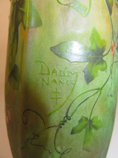 DAUM Nancy
Vase en verre à décor dégagé à...