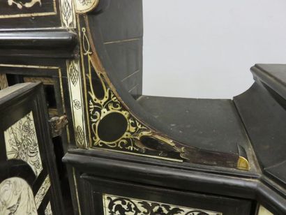 Bureau cabinet en ébène, bois noirci, os...
