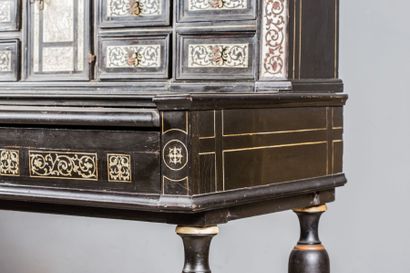 Bureau cabinet en ébène, bois noirci, os...