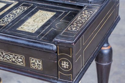 Bureau cabinet en ébène, bois noirci, os...