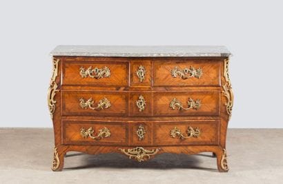 Commode en placage en frisage de bois de...